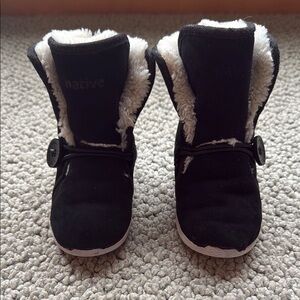 Native Black Fur-Lined Boots | Girls Size 7